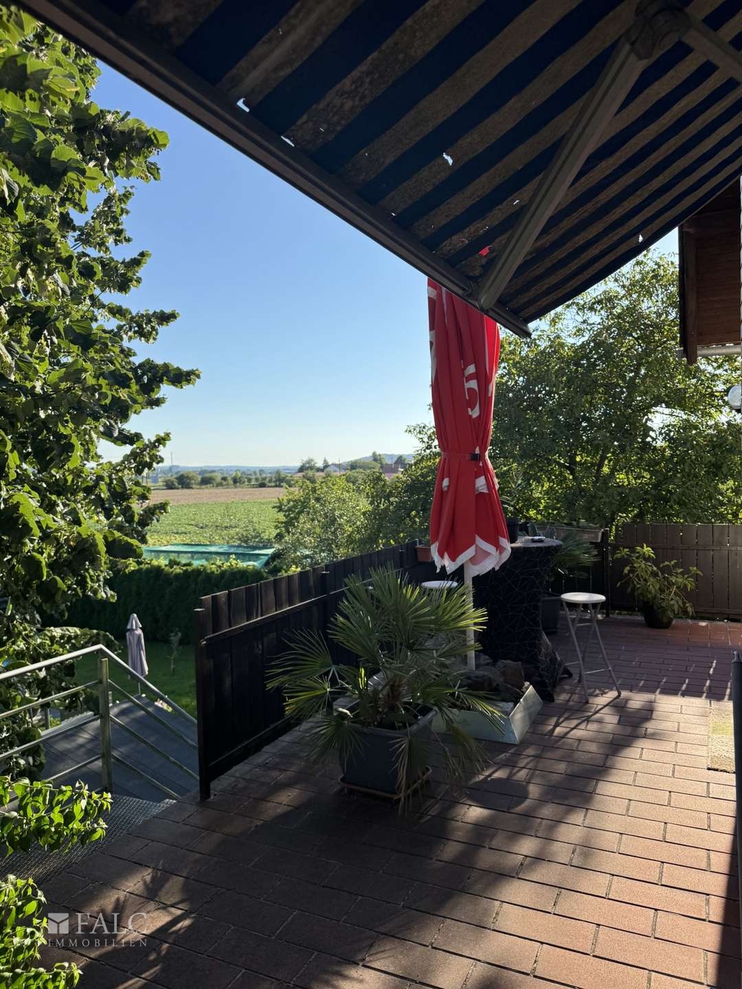 Balkon mit Zugang Garten